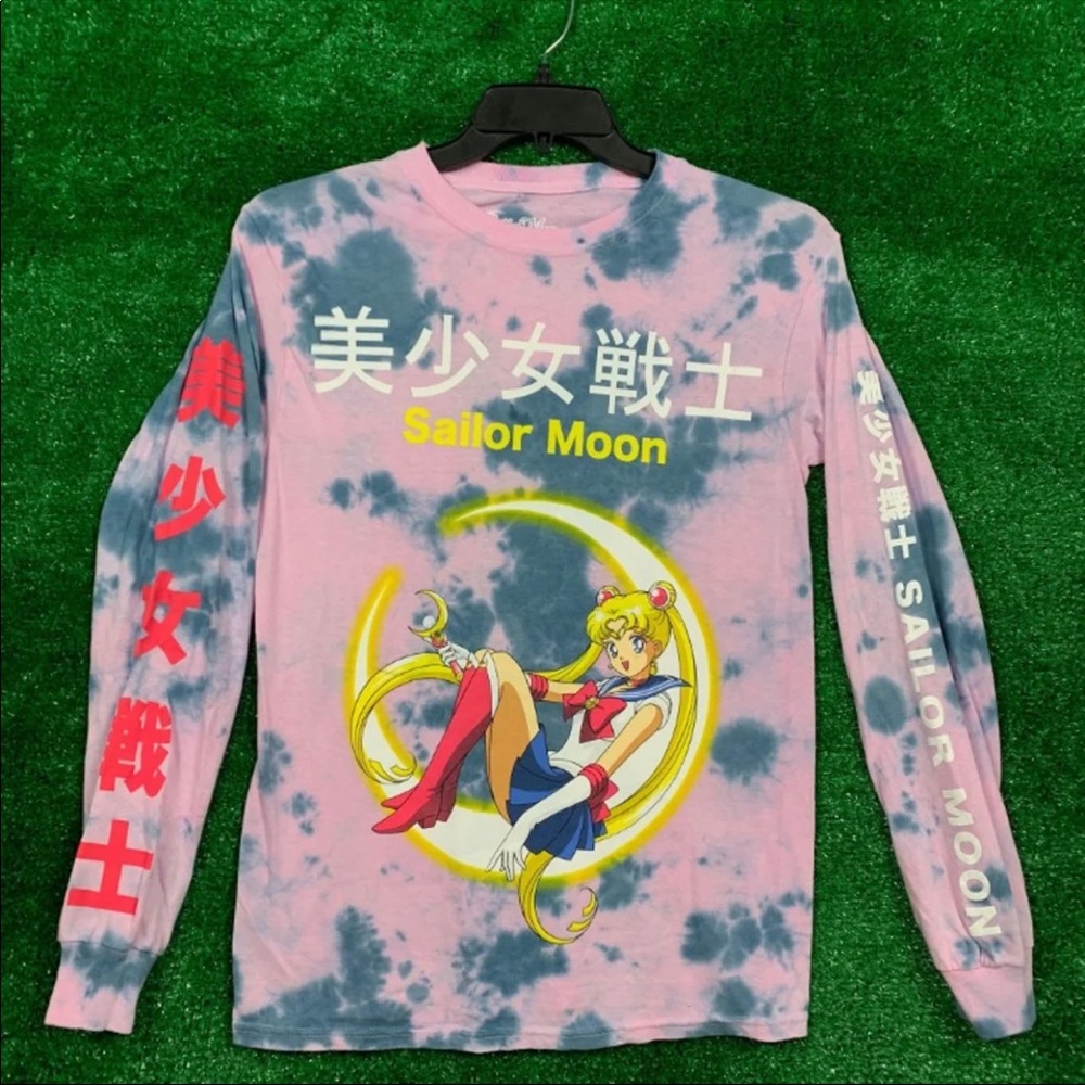 ISO SAILOR MOON SHIRT 🌙⭐️ DO NOT PURCHASE
